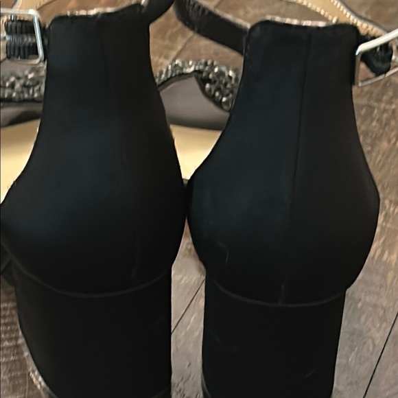 Betsy Johnson Elegant Black Beaded Women's Sandals size 8 - Picture 7 of 11